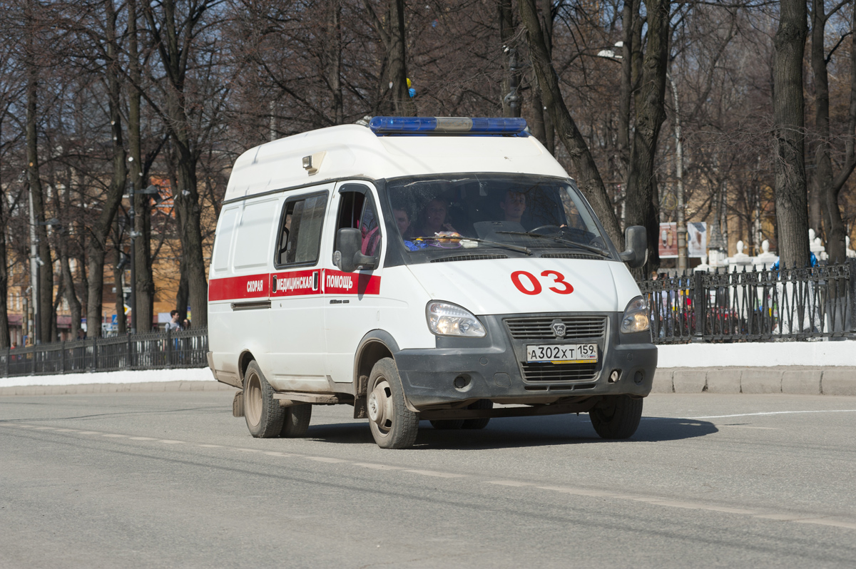 Житель Пермского края силой удерживал в квартире бригаду скорой помощи