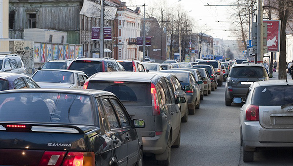 Причиной восьмибальных автомобильных пробок в Перми стал одновременный ремонт двух улиц