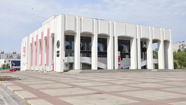 Игорь Гладнев сократил «цену услуги» для Театра-Театра на 212 руб.