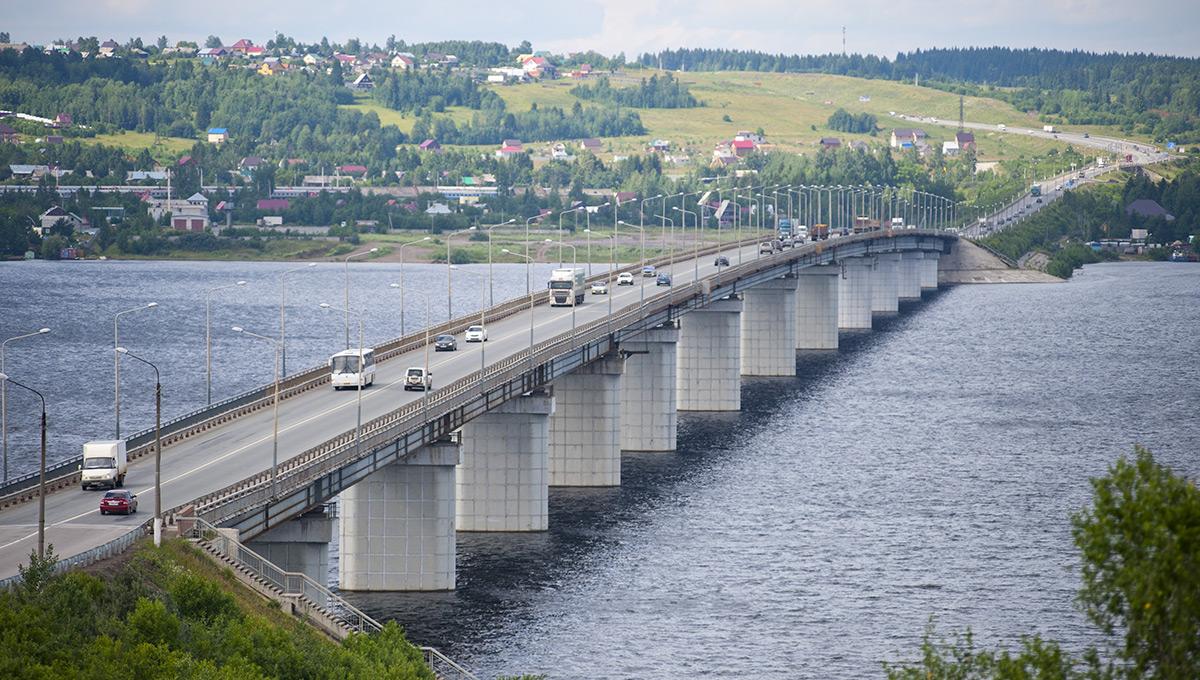 В Перми образовалась пробка на подъезде к мосту через Чусовую