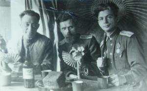 Давид Рудник крайний справа. 1946 г.