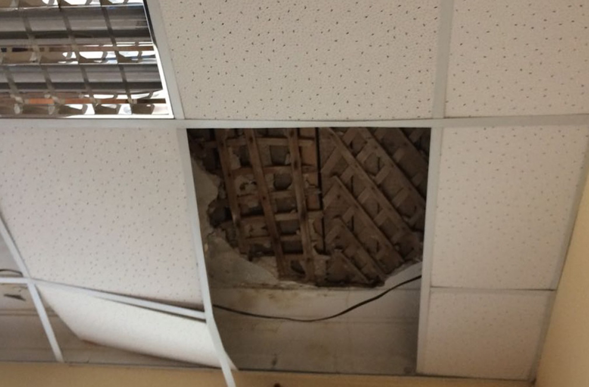 В Лёвшино из-за обрушения потолка закрыли поликлинику