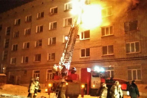 На пожаре в Чусовом погибли трое взрослых и трое детей