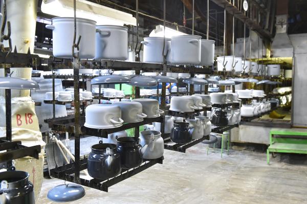 В Лысьве на заводе эмалированной посуды повысят производительность труда