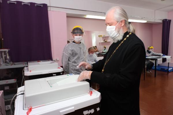 Священнослужитель Игорь Ануфриев проголосовал за внесение поправок в Конституцию