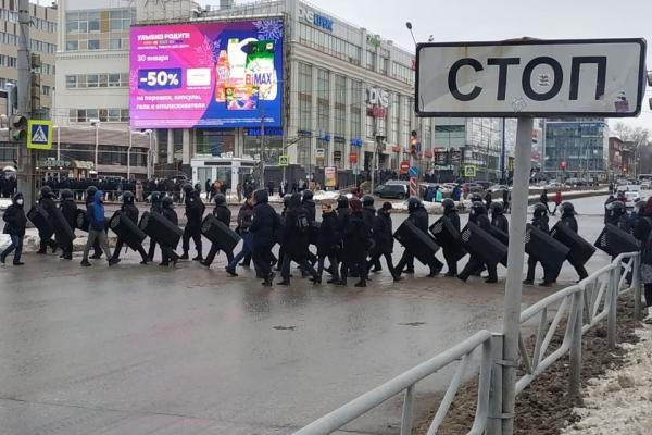 По данным правоохранительных органов, в воскресной акции в Перми участвовало около 600 человек