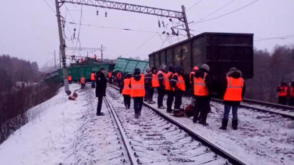 Возле станции Григорьевская сошли с рельсов грузовые вагоны 