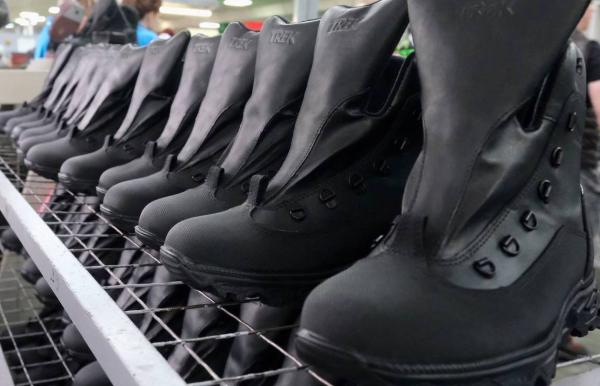 Пермская фабрика начала делать обувь для участников спецоперации