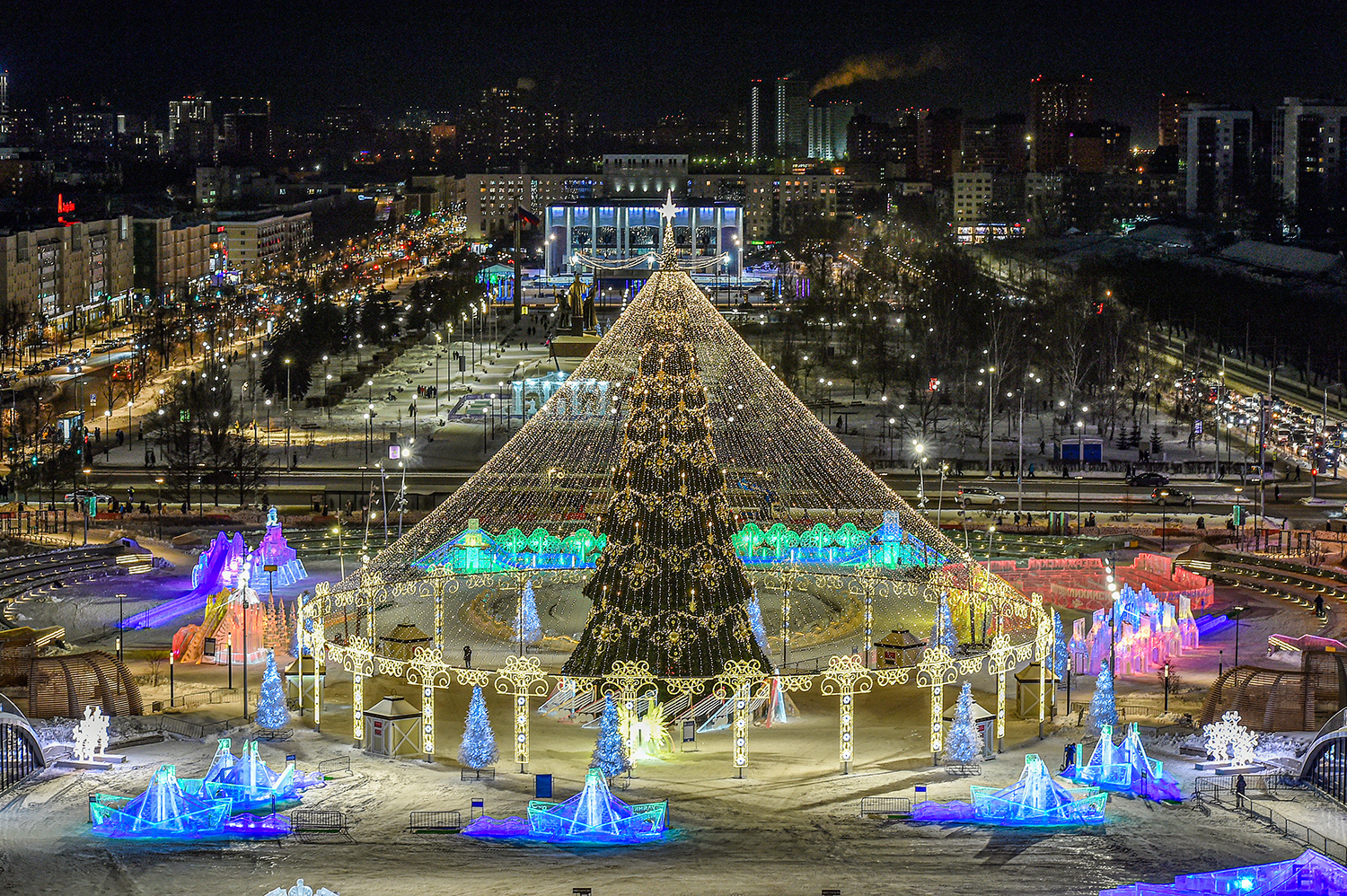 В новогоднюю ночь пермскую эспланаду посетили более 20 тысяч человек