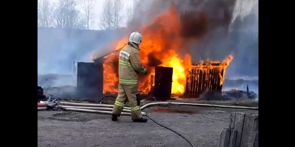 В Пермском крае на пожаре из-за непотушенной сигареты сгорели восемь строений