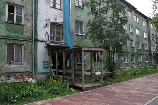 В Перми прокуратура через суд требует от мэрии расселить дом на Компросе, 94