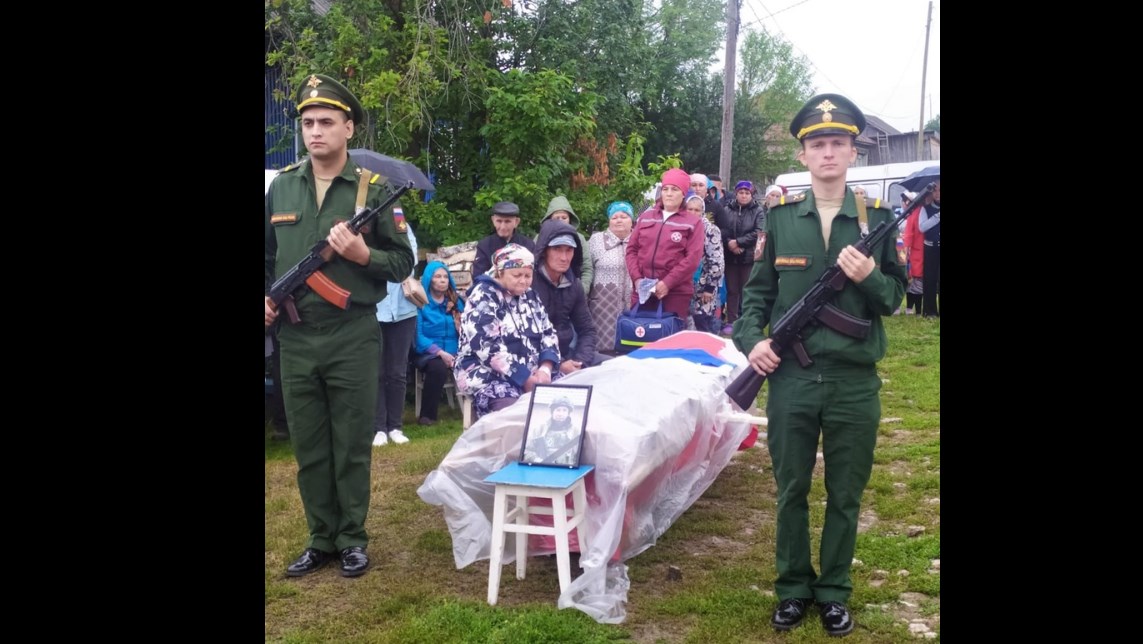В Октябрьском похоронили участника спецоперации Рифата Мухамадиева