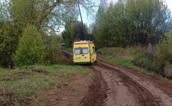 В СК заинтересовались состоянием дороги в Прикамье, где застряла машина скорой помощи
