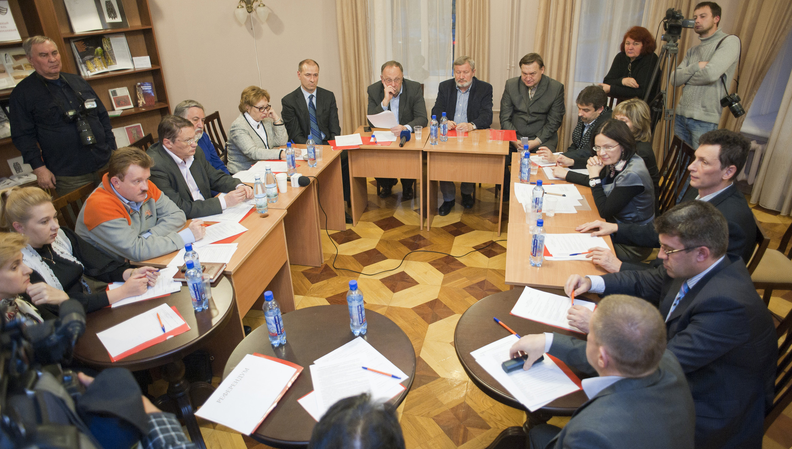 «Общественники готовы водрузить на головы Сапко и Маховикова лавровые венки мучеников»