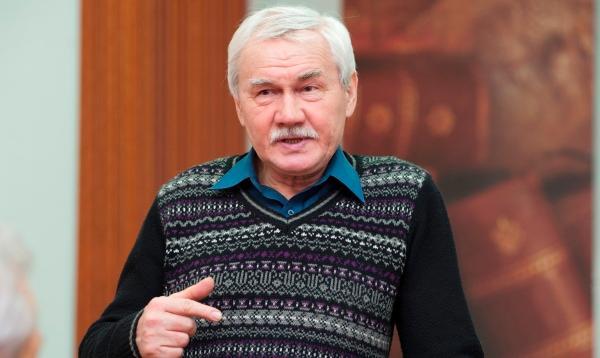 «Подарки, полученные от городской администрации, — возвращаю»