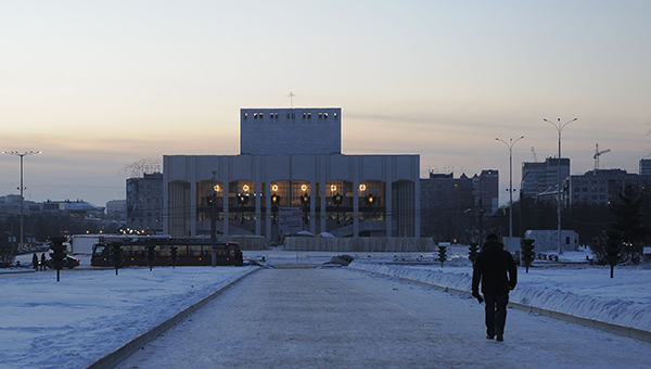 В новогоднюю ночь закроют движение транспорта на площади перед Театром-Театром