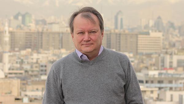 Двойной портрет в лагерном интерьере