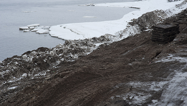 На участке от Речного вокзала до Мотовилихинских заводов начались работы по берегоукреплению