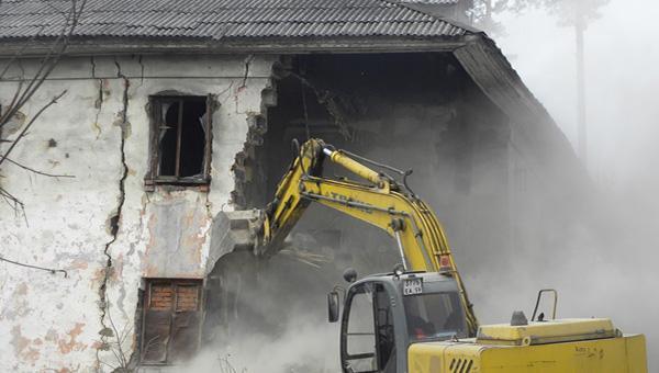 В Орджоникидзевском районе Перми сносят семь аварийных домов