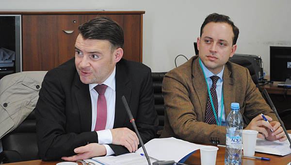 Либералы и консерваторы между Западом и Востоком