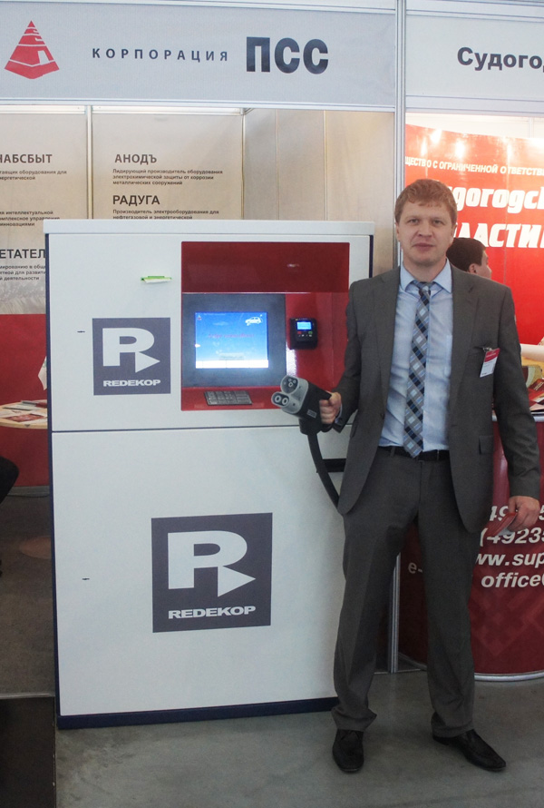 Александр Редекоп и его зарядная станция на «Иннопроме-2014»