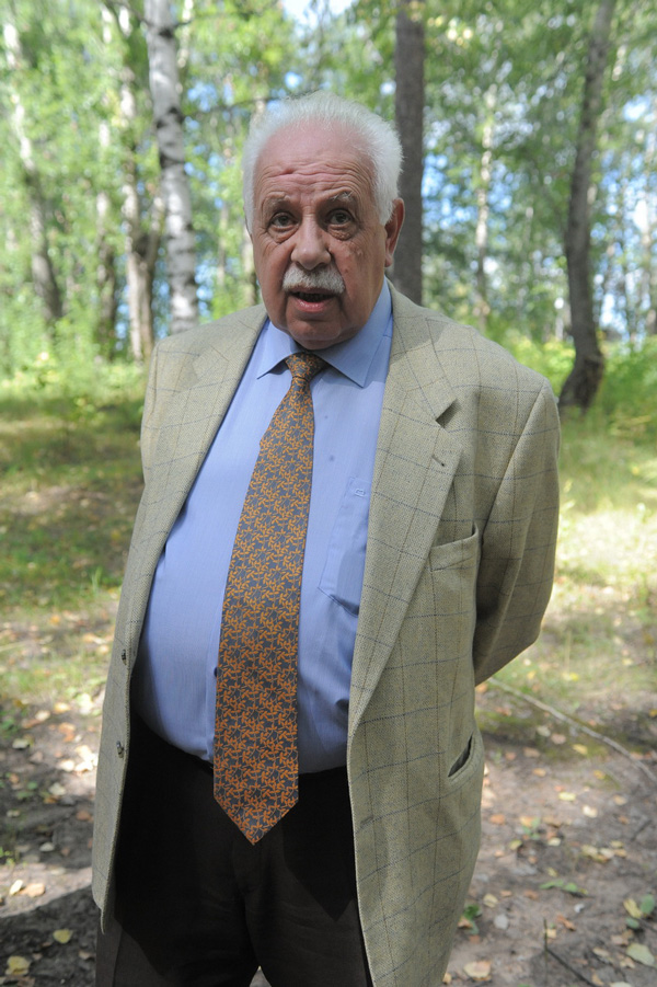 Несколько лет назад президент Московского зоопарка Владимир Спицин уже приезжал в Пермь по приглашению Игоря Шубина и участвовал в продвижении зоопарка на улице Братской, а теперь он приехал по приглашению Виктора Басаргина и участвует в продвижении зоопарка в Черняевском лесу