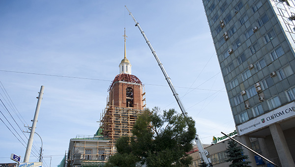 На храме Рождества Богородицы в Перми появился крест