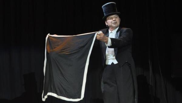 Владимир Данилин раскрыл секреты своих фокусов выпускникам Пермской воспитательной колонии