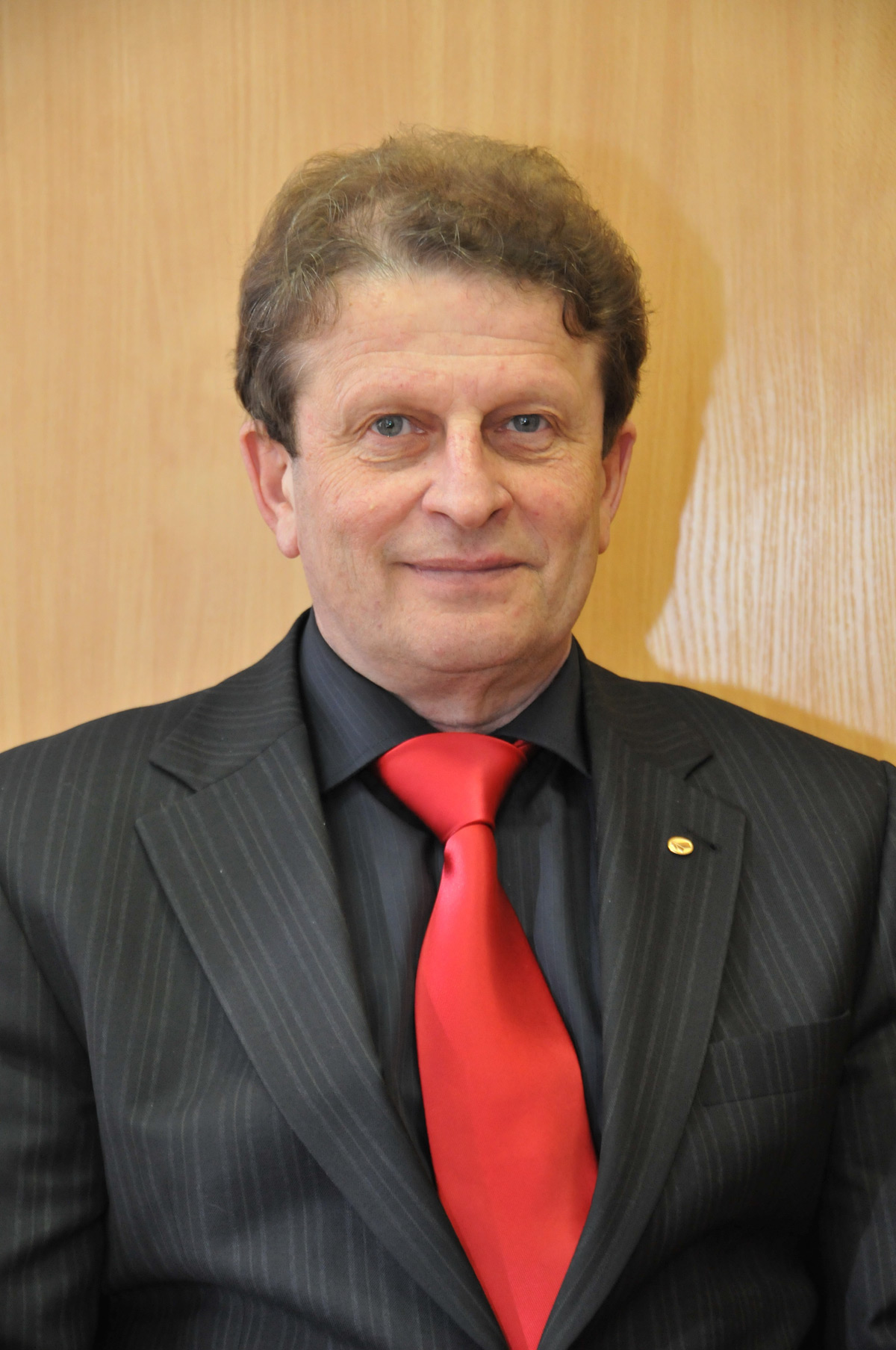 Среди имён учёных, перечисленных в номинации «Наука и образование», выделяется имя Александра Баряха, директора Горного института Уральского отделения РАН