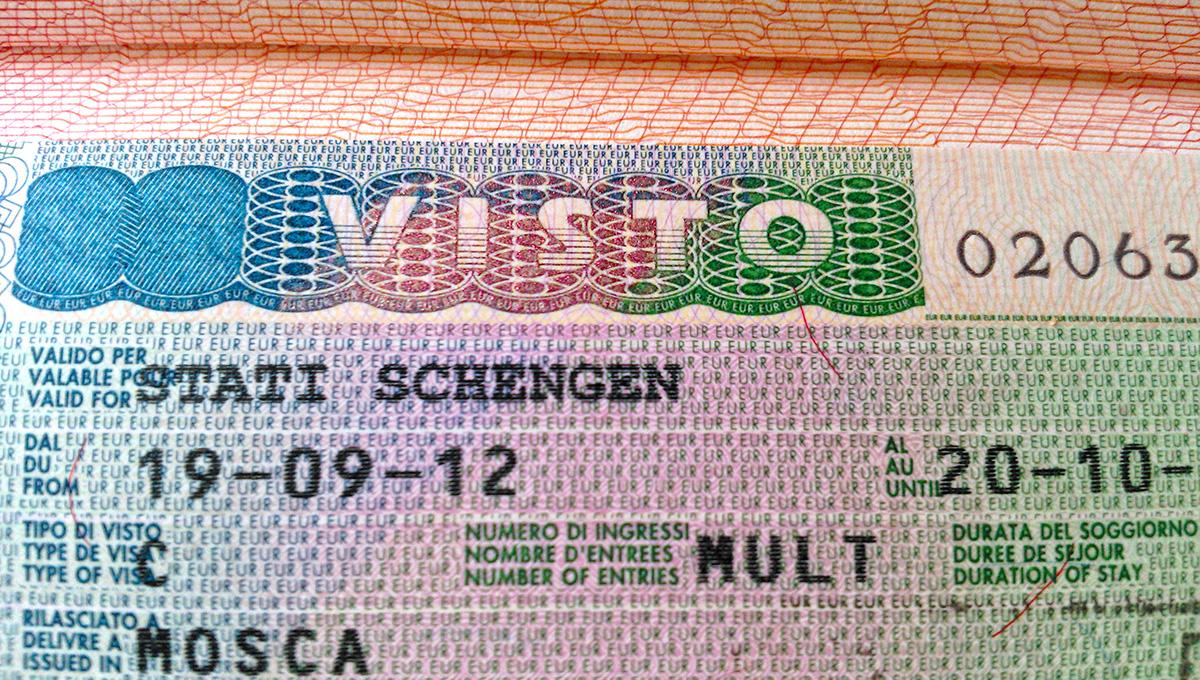 С осени 2015 года для туристов могут ввести обязательную дактилоскопию 