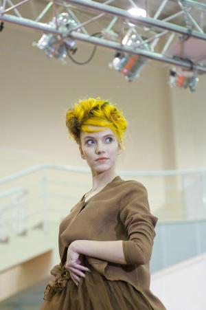 «Просто счастлива»: дизайн одежды — Лена Старикова, дизайн причёсок — Галина Якунина