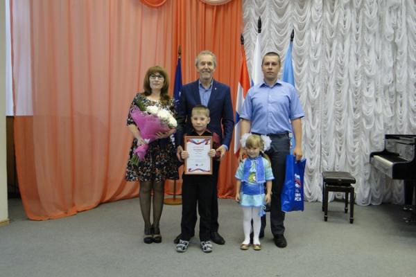 Валерий Трапезников наградил победителя всероссийской патриотической акции