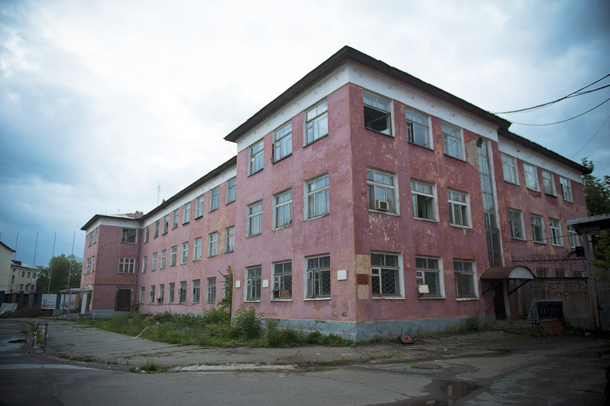 На заводе им. Дзержинского проводится выемка документов, административные здания заблокированы