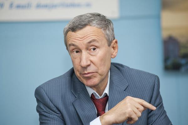 Сенатор от Прикамья Андрей Климов считает, что уехавшие за границу россияне могут стать иноагентами