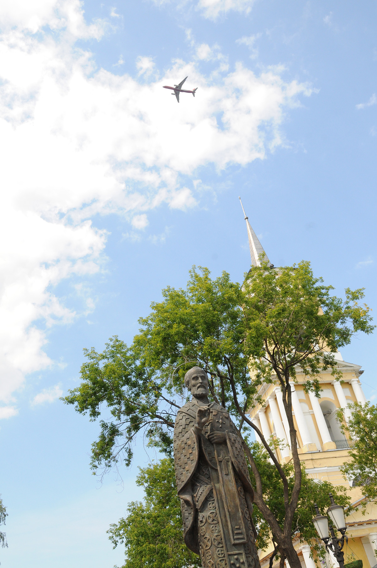 «Соборная площадь» — начало достопримечательного места «Комсомольский проспект»