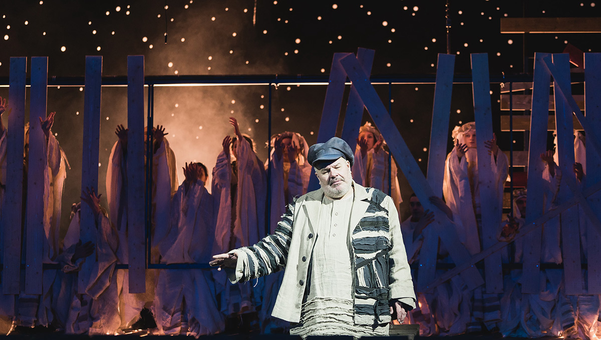 Помирать — так с музыкой, поминать — со смехом