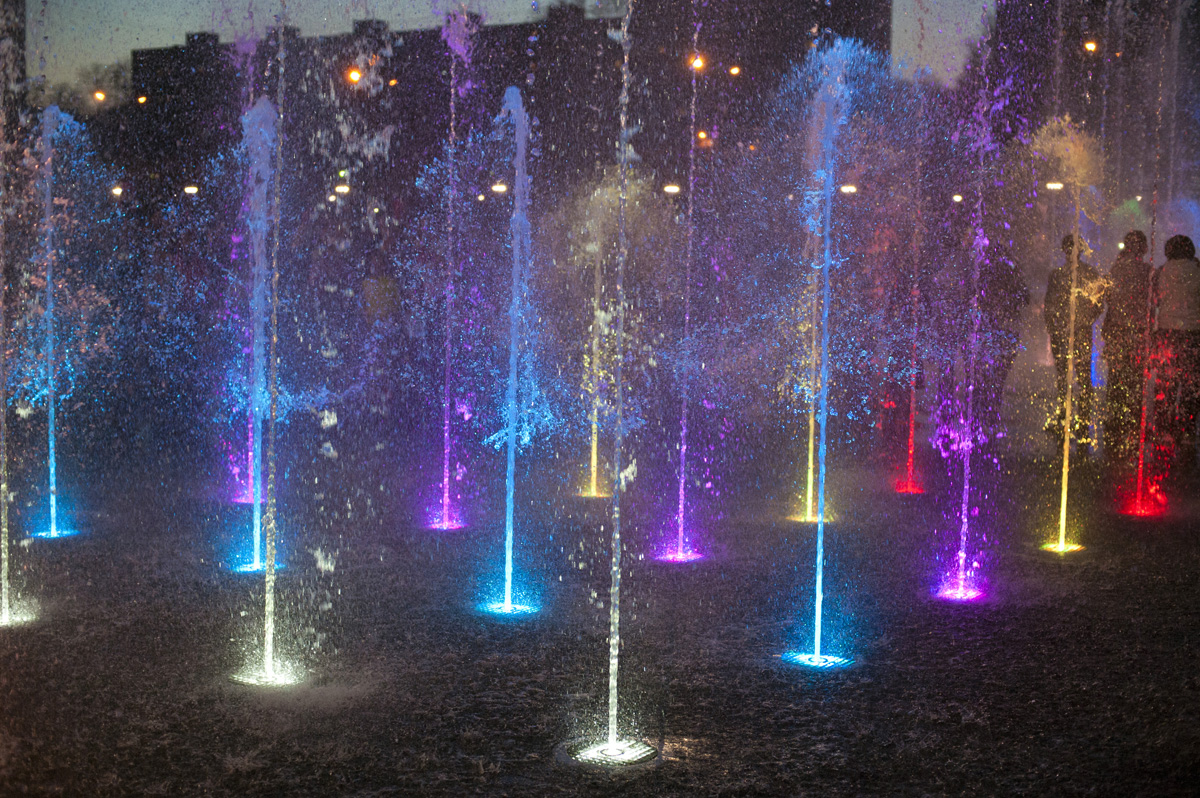Фонтаны в Перми «станцуют» под песни из мюзиклов Театра-Театра в честь закрытия 97-го сезона