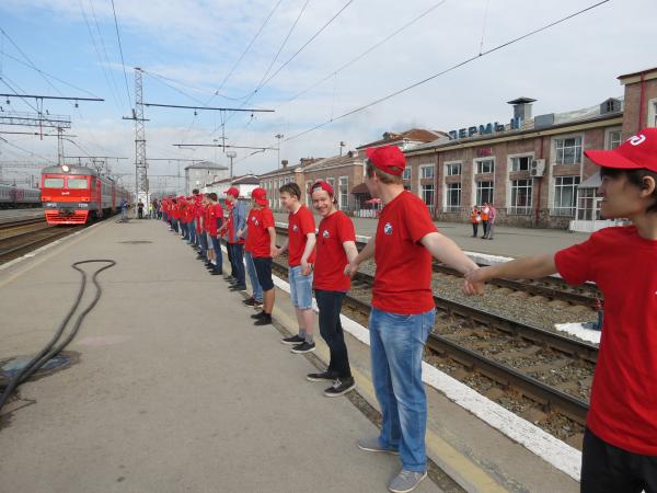 Пермские студенты «живым щитом» перекрыли железнодорожные пути