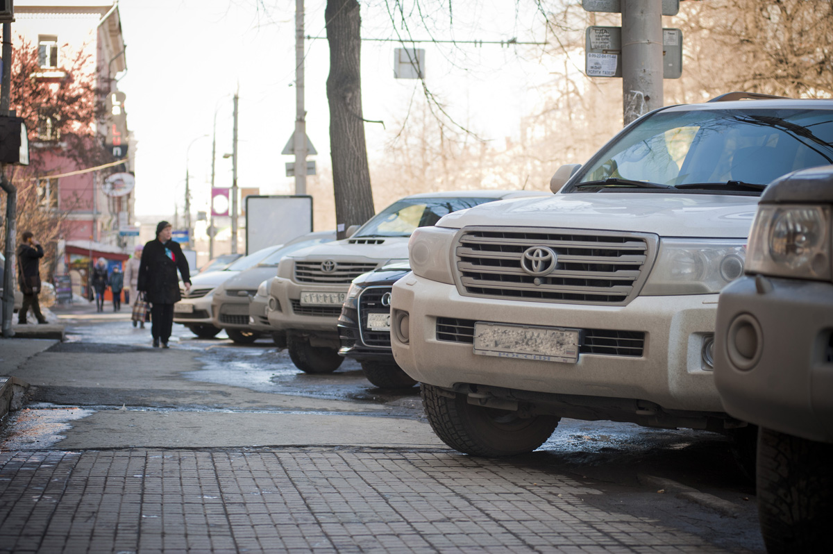 Пятая часть жителей Перми недовольна дворовыми парковками