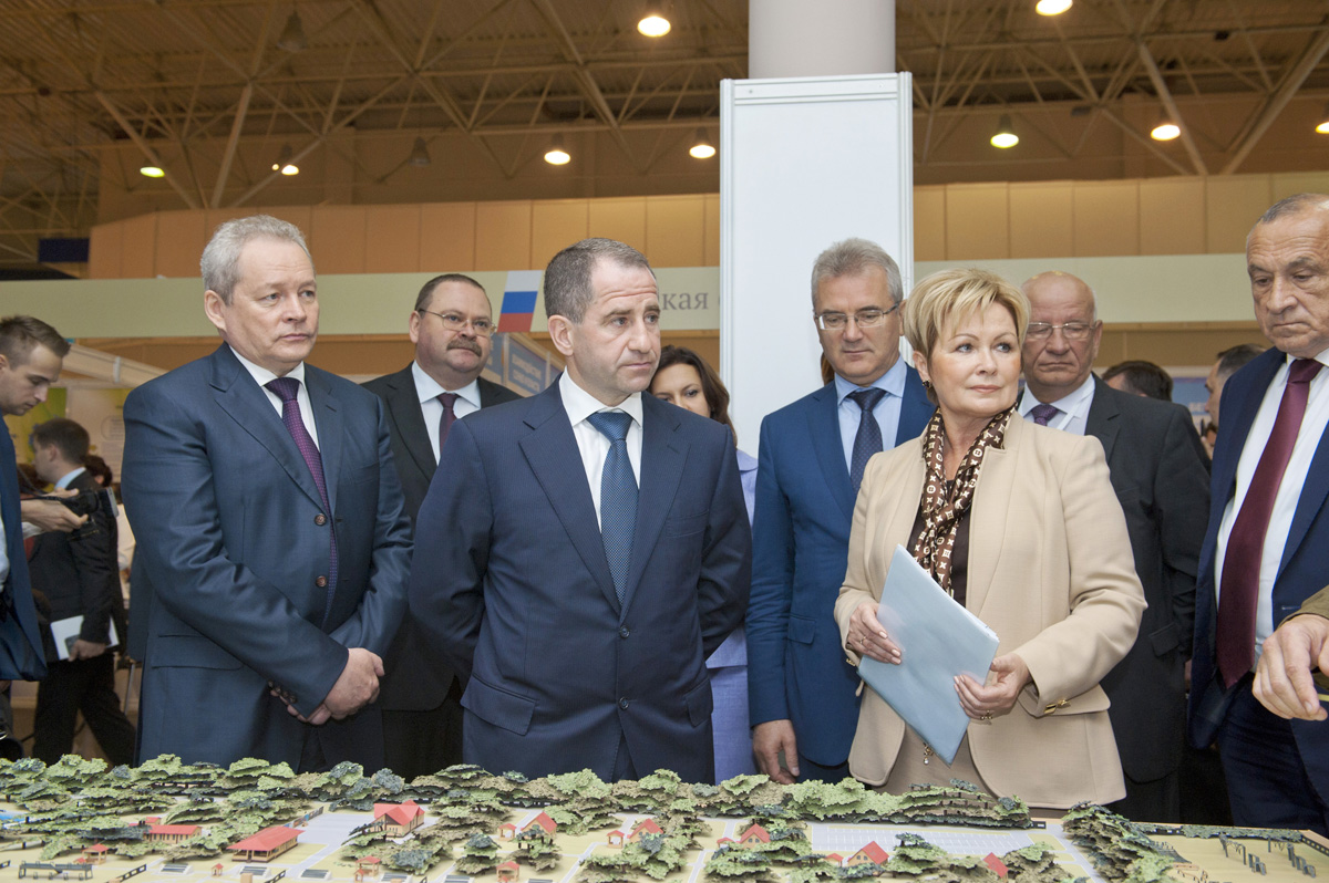 Михаил Бабич и Виктор Басаргин посетили выставку регионов ПФО