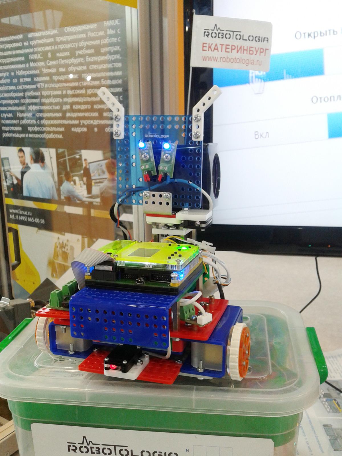 Говорящий робот, собранный екатеринбургскими школьниками