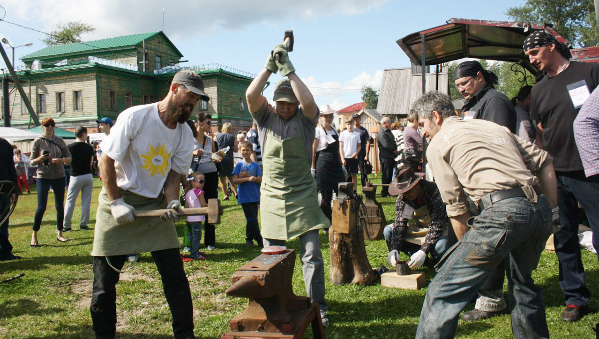 Пламя соликамск. Пламя соликамск. Пламя соликамск. Гефест фестиваль. Памятник вечный огонь соликамск.