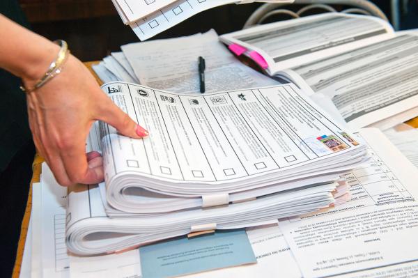 Крайизбирком принимает документы на регистрацию кандидатов на губернаторские выборы