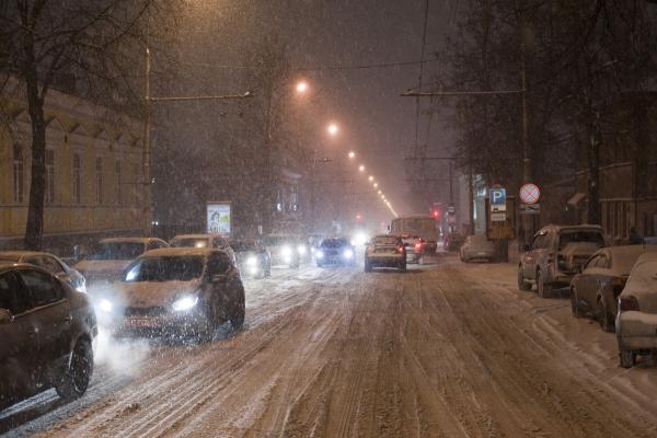 <div>В Пермском крае на три дня будет ограничено движение грузовиков по трассе М7 из-за снегопада</div>