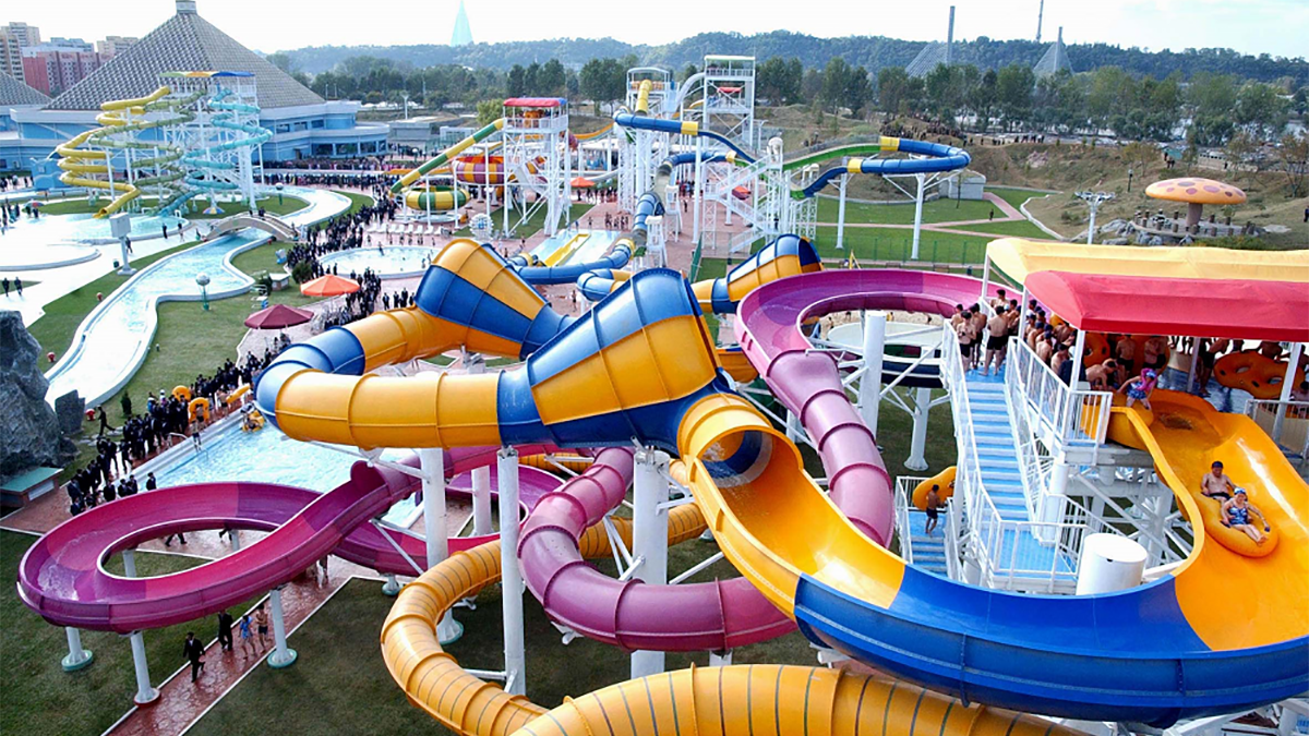 К аквапарку детскими шагами