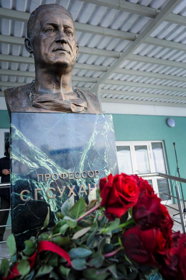 В Перми открыли памятник Сергею Суханову 