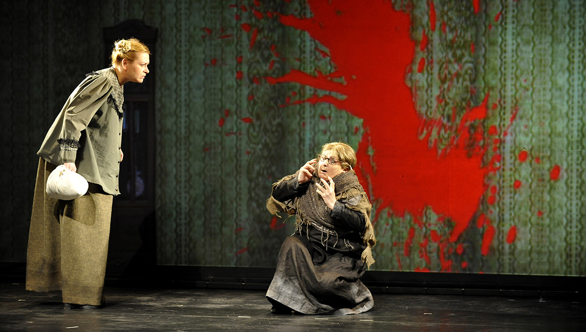 И тётушки кровавые в глазах