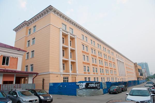 Проектирование реконструкции бывшего здания ВКИУ под гостиницу оценено в 40 млн руб.