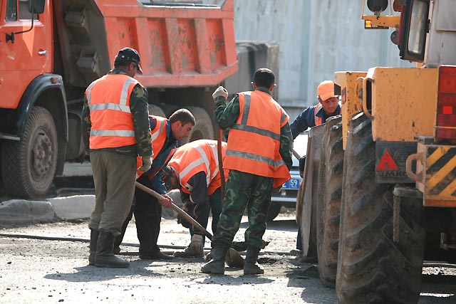 Из-за нестабильной финансовой ситуации мэрия Перми намерена почти полностью сократить расходы на дорожное строительство в 2009 году. Как заявил глава Перми Игорь Шубин, в следующем году деньги будут выделены только на строительство улицы Героев Хасана: «М