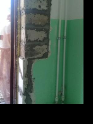 За 1,5 года в Добрянской новостройке сломаны не только двери, но и косяки